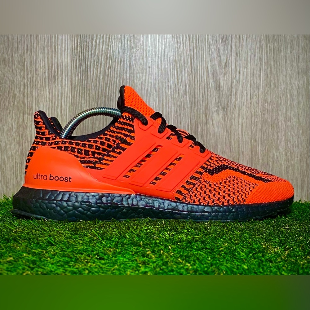 adidas Ultra Boost 5.0 DNA Solar Red Men’s Size 8.5